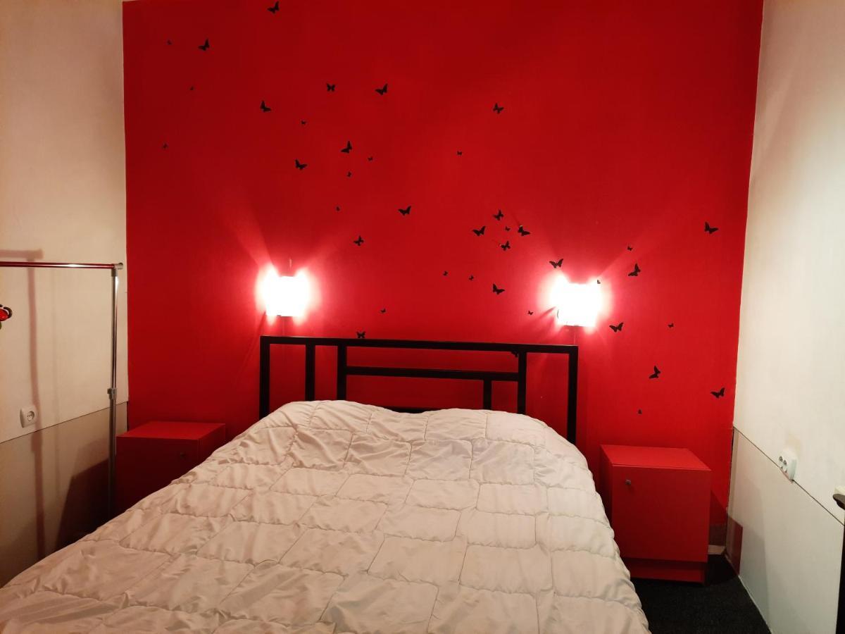 Midnight Cats' Apartment In Rynok Square Світло Є Завжди! Lviv Exterior photo